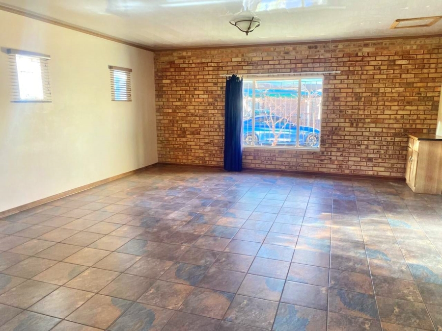To Let 4 Bedroom Property for Rent in Kuruman Northern Cape